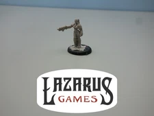 Misc Manufacturer: Woman with Scrap Armor & Gun 