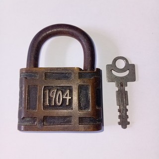 ANTIQUE SOLID BRASS STANDARD 1904 PADLOCK with KEY in WORKING ORDER