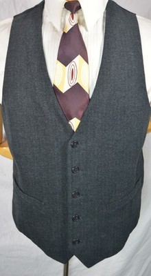 Nice GAP Gray Herringbone Tweed 2 pocket 5 button Vest 40 M Sizing Strap