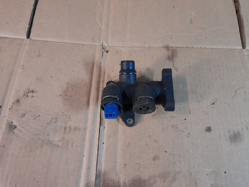 Audi A4 B5  Kühlmittelflansch Wasserflansch Flansch 058121133