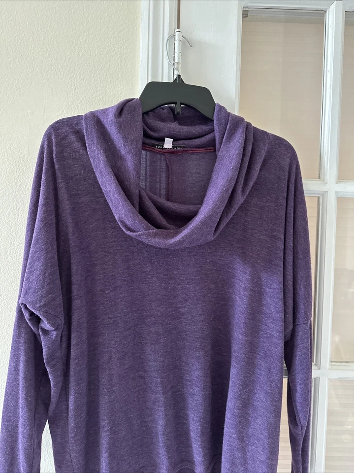 Suéter túnica “AnnaLee Hope” cuello capucha alto-bajo púrpura rico talla M LN 🌺 Foto 2 de 4