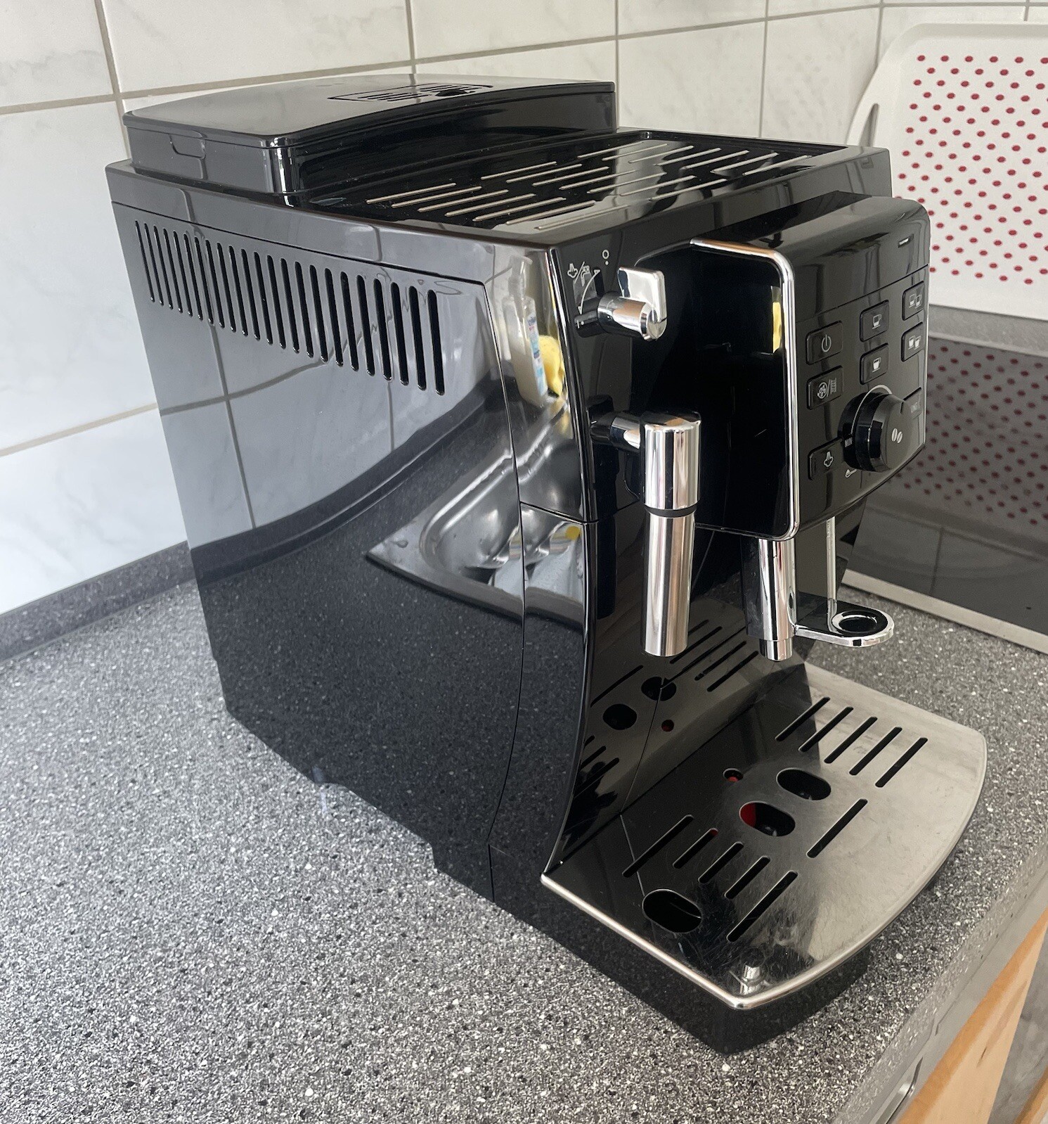 De‘Longhi ECAM13.123.B Fully Automatic Coffee Machine Great