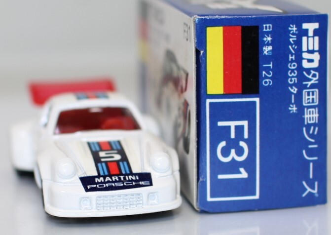【MADE IN JAPAN】 トミカ　外国車シリーズF31・ポルシェ1/61 Tomica Blue Box F31 Porsche 935 MARTINI 1/61 Made in Japan