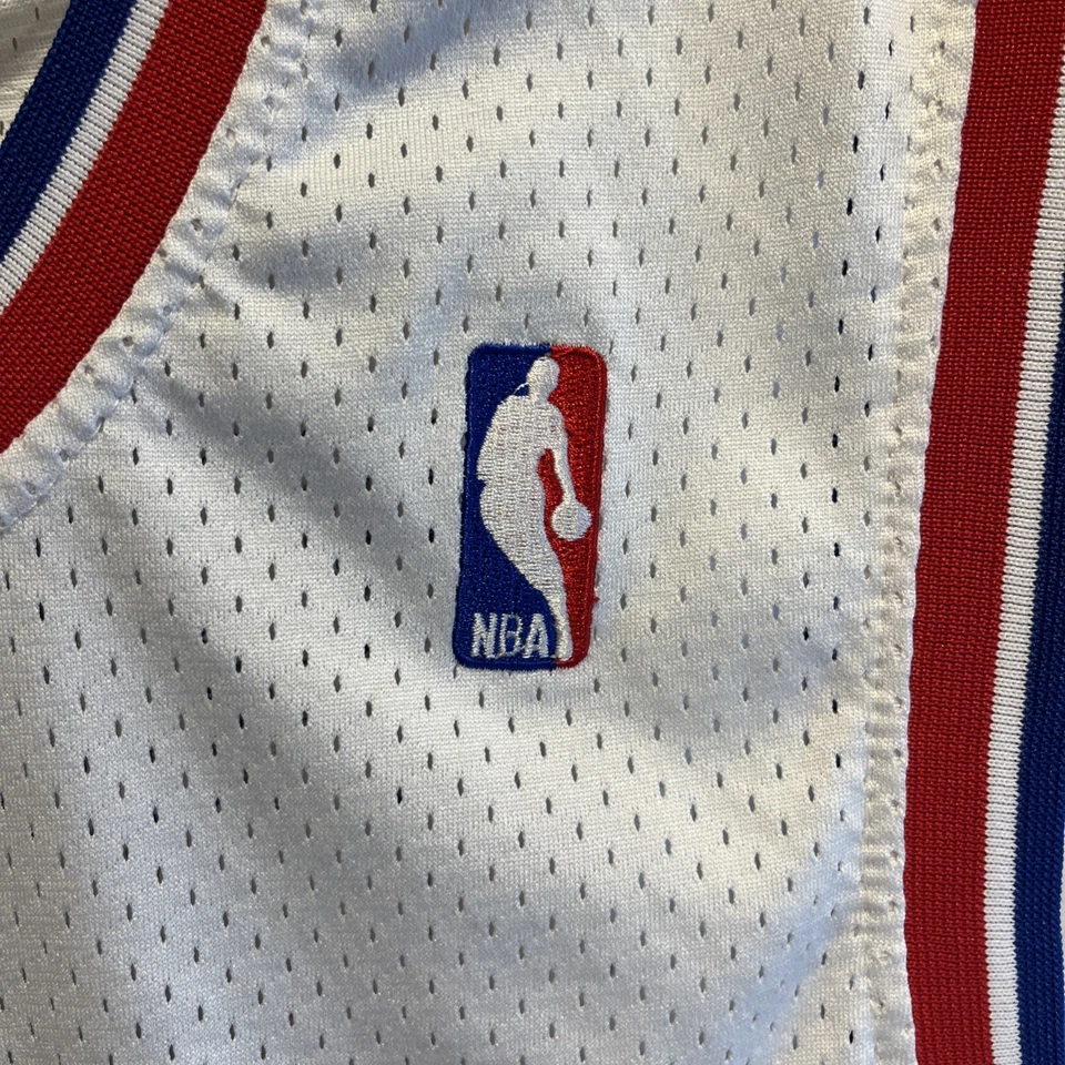 Camiseta Detroit Pistons NBA Dennis Rodman Hardwood Classics tamanho XL - Imagem 4 de 4