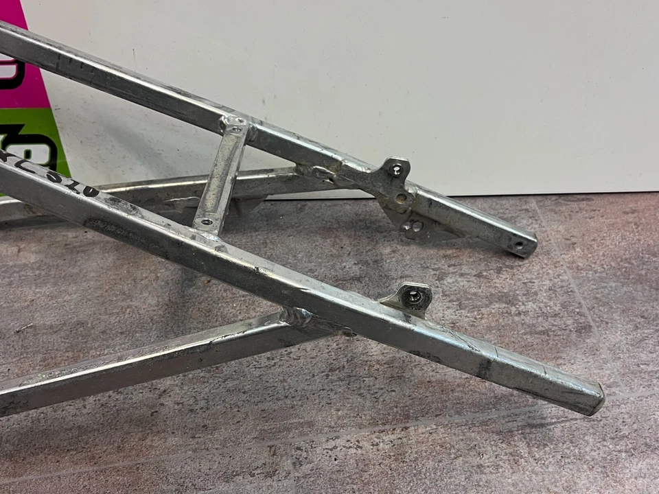 Brazo oscilante KTM EXC 520 540 brazo oscilante exc 450 50304030150 125 250 300 Foto 3 de 4