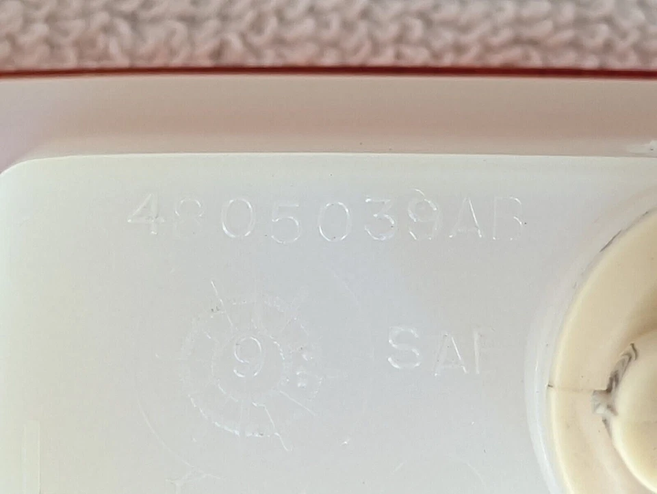 Marcador lateral Chrysler Concorde 1998-04 - izquierda - parte # 4805039AB - ENVÍO GRATUITO Foto 3 de 3