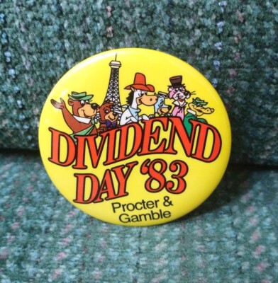 Vtg 1983 Kings Island Procter & Gamble P&G Dividend Day Pinback Button Yogi Bear