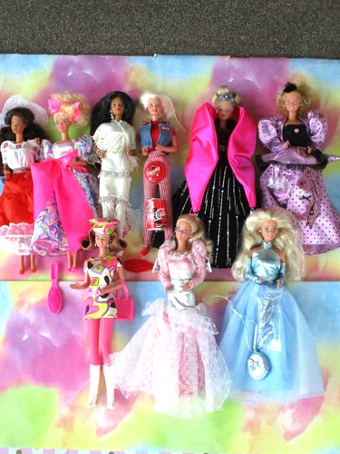 Vintage Mattel Collectible Barbie Dolls @ 9