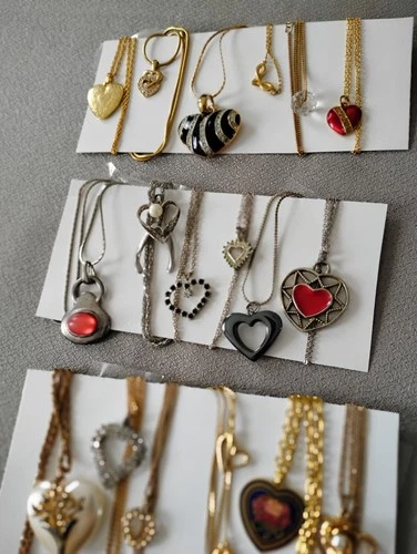 VTG ESTATE-MODERN COSTUME Jewelry Lot *All Wear* HEARTS NECKLACES-PIN-CHARM
