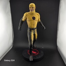 Figura Estatua Resina 12.5" DC Collectibles The Flash Serie TV Flash, Caja