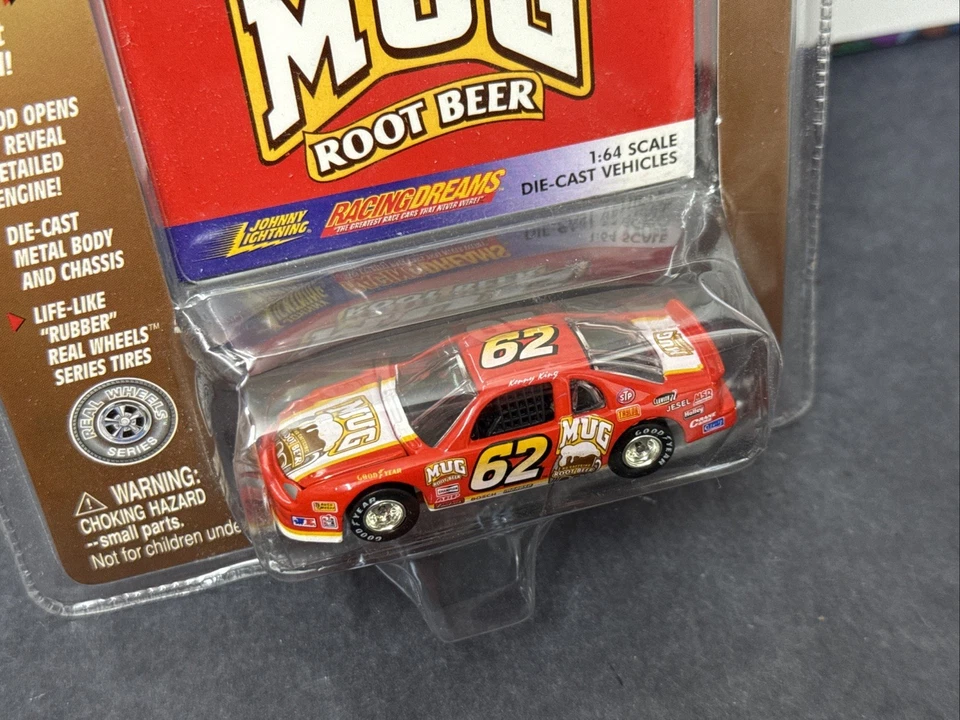 Johnny Lightning Racing Dreams 1999 - Taza Root Beer #62 Stock Car NUEVO Foto 3 de 4