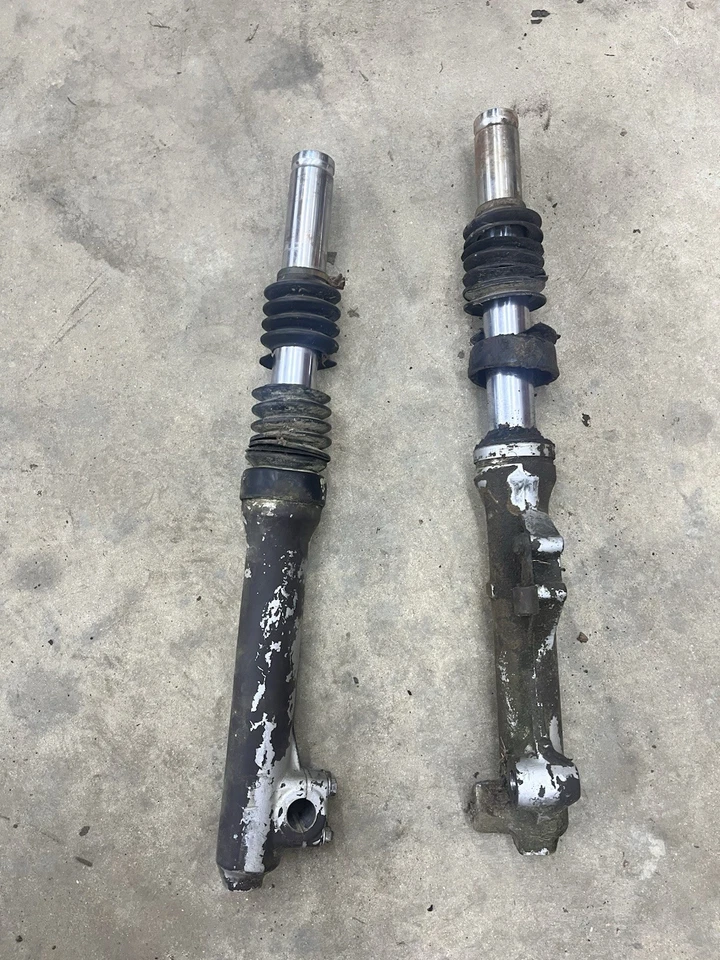 Honda ATC 250ES 1985 horquilla delantera grande roja triple árbol y amortiguadores Foto 2 de 4