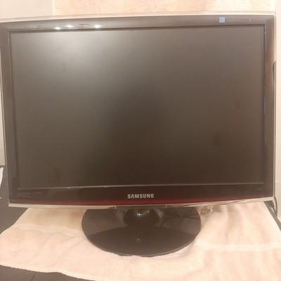 Samsung SyncMaster T220HD 22'' LCD HDTV 720p 1680x1050 Monitor w/ VGA & HDMI port