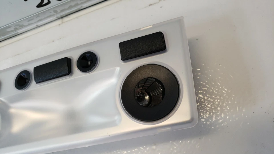 04-10 Lámpara de luz domo de lectura interior delantera BMW 535i OEM 6962058 Foto 3 de 4