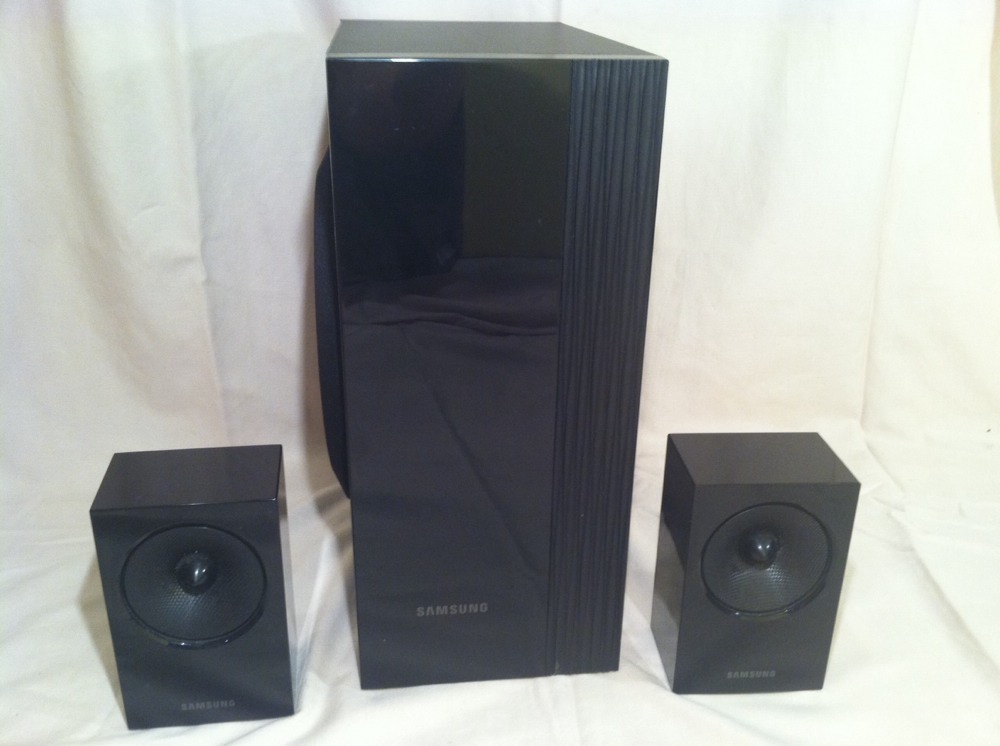 Samsung PS-EW2-2 Subwoofer and Two PS-ES3-1 Speakers for Home Theatre System Samsung PS-EW2-2 Subwoofer and Two PS-ES3-1 Speakers for Home Theatre System