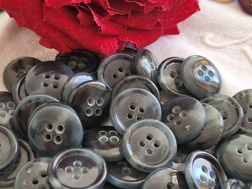 Lot De 56 Boutons Vintage – Diamètre 1,5 Cm – Gris Moucheté – Réf. 5154 – Occasion
