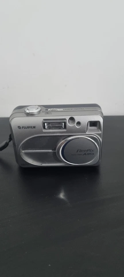 Fujifilm FinePix A Series A205S Zoom 2.0MP Digital Camera - Silver with xD card, photo 1 of 5