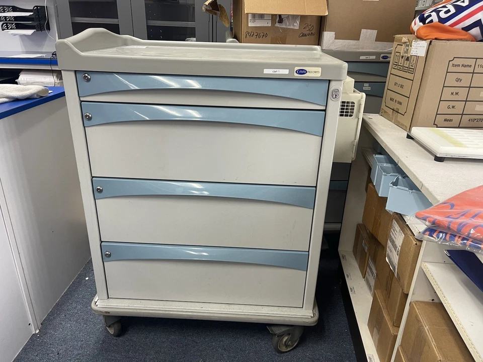 Carro mediano usado Foto 2 de 3