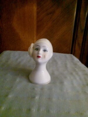 VINTAGE  CERAMIC STYLISH ART DECO BUST  4 1/2''