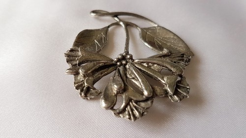 Brooch ~ Honeysuckle Flower ~ Silver-Plated Pewter ~ Signed MASJ ~ Vintage - Picture 5 of 11