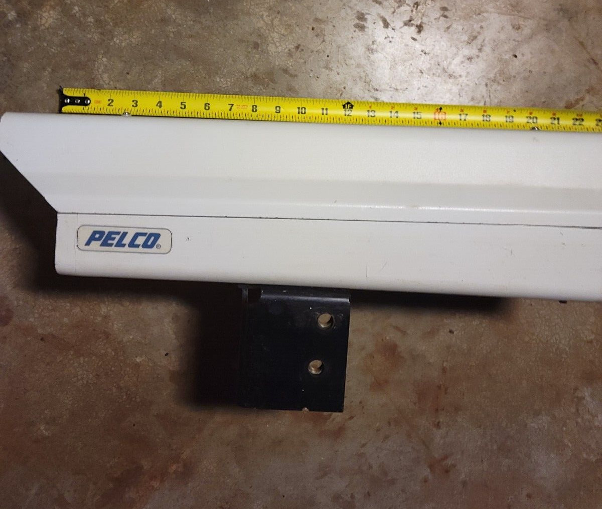 Pelco EH4718  Outdoor Security Camera Housing W/ Wall Mount nos