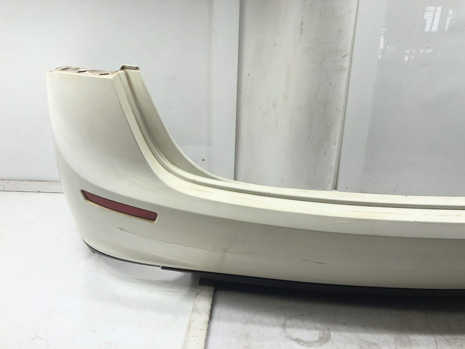 2014-2017 MASERATI GHIBLI REAR BUMPER COVER OEM BIANCO WHITE #DAMAGED.