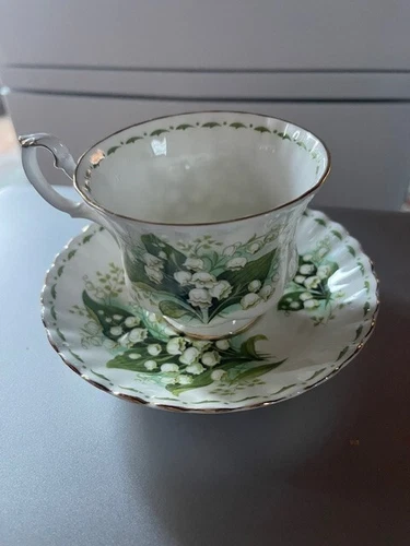 Vintage Royal Albert Tea Cup &Saucer Set Flower of the Month