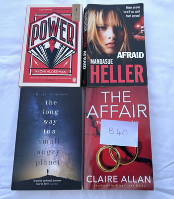 B40 - Book Bundle x 4 - Thriller Crime - Excellent Reads!