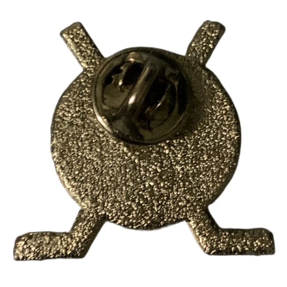 Prendedor de recuerdo vintage de palos cruzados con logotipo de los New York Rangers de la NHL Foto 2 de 2