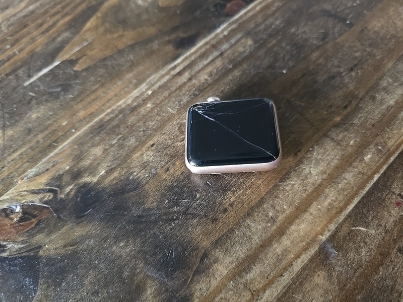 Apple Watch  Series 3, 42mm, for Parts,not working condition 