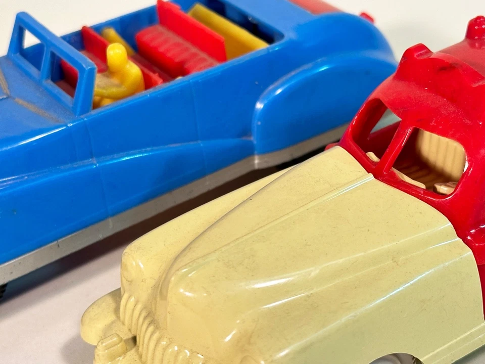 2 Vintage Renwal Cars. Convertible No. 39 and Taxi No. 91 CLEAN - Image 3 of 4