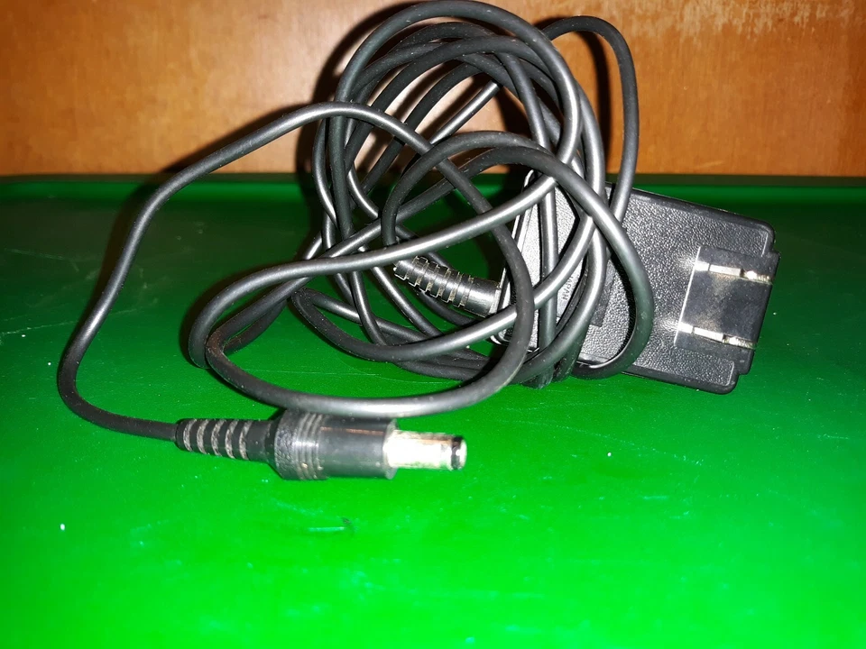 Cargador de batería Canon CH-3 120V 2,5 W 5,8 V 130 mA para P10-D P5-D Foto 2 de 2