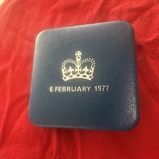 Empty Royal Mint Queen Elizabeth II 1977 Silver Jubilee Silver Crown Coin Case.