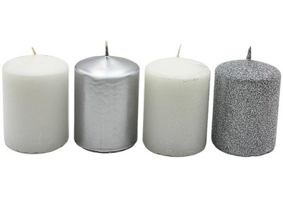 Dekohelden24 Adventskerzen 4er Set Stumpenkerzen Silber-Weiß 5x5x7cm
