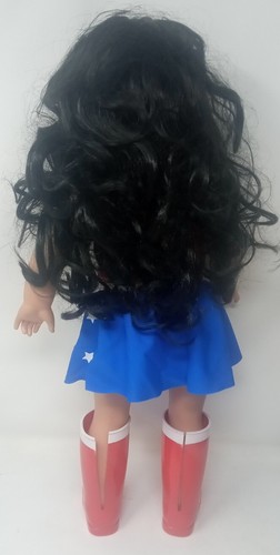 Madame Alexander Collectible SuperHero Doll Series DC Wonder Woman 18'' Tall - Picture 4 of 6