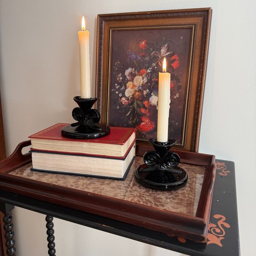 Pair of Fostoria 1930s Black Amethyst Glass Scroll Candlestick Holders 3" #2395 - 第 7/12 張圖片