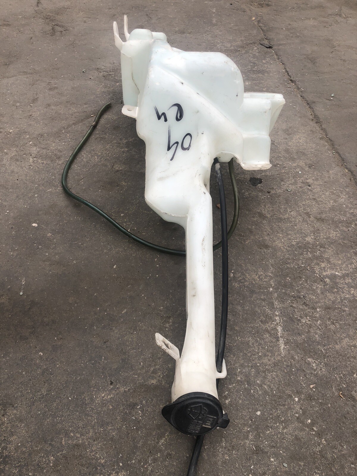 20012003 Toyota RAV4 Washer Reservoir Windshield Washer Tank 060851 045 eBay