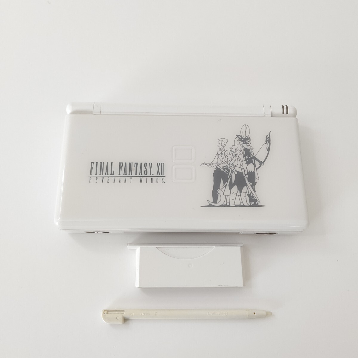 Final Fantasy XII Revenant Wings Sky Pirates Edition DS Lite 
