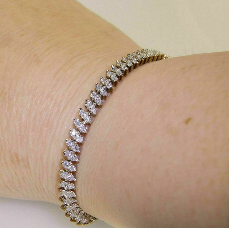 Теннисный подарочный браслет с муассанитом круглой огранки 10 карат с покрытием из желтого золота 14 карат - Изображение 2 из 3