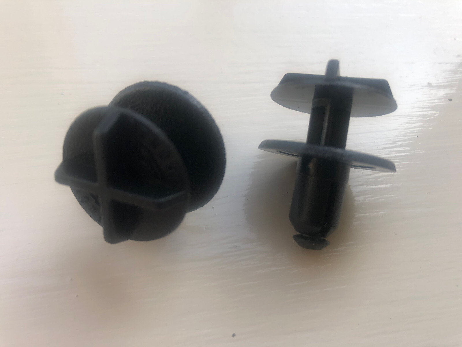 2x Radiator Cover Retaining Clips For Jaguar, SType, XJ8, XK MPN