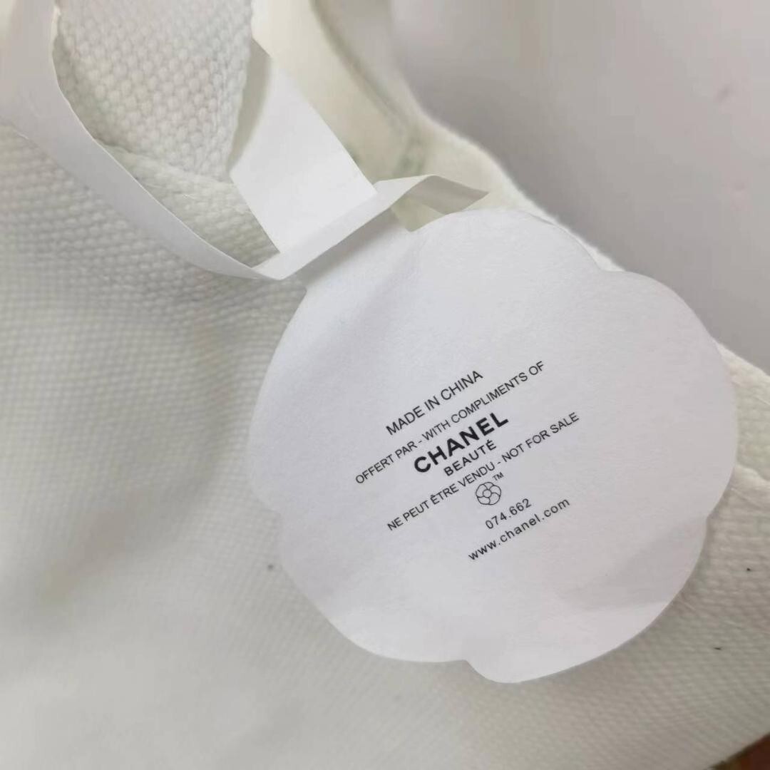 CHANEL BEAUTE Novelty Tote Bag Bucket Shape N°1 DE White Camelia