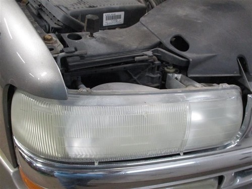 Passenger Right Headlight Fits 00-06 SUBURBAN 1500 640940