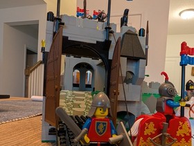 LEGO Castle: King's Mountain Fortress (6081) 99% Complete with/ Box And Manual