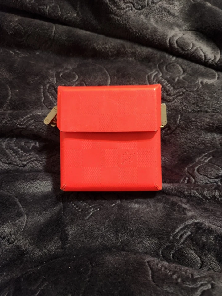 Bolso para mujer Louis Vuitton con bolsillo en cuero Damier Infini naranja neón Foto 3 de 4