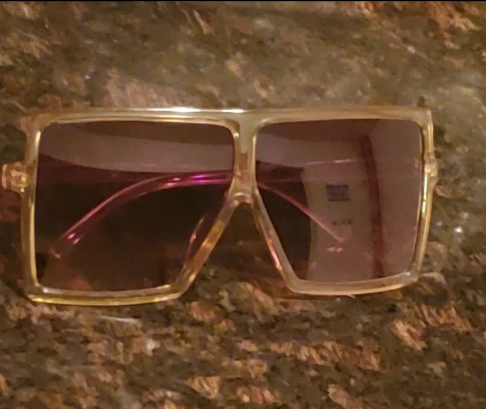 NEW Oversized Round & Square Shaped Gradient Unisex Sunglasses - Image 4 of 4