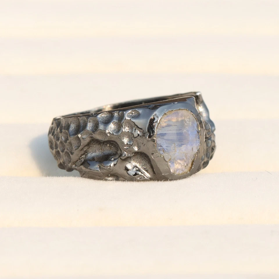 Anillo Arco Iris Piedra Lunar Crudo Plata de Ley 925 Negro Oxidado Joyería para Hombres Foto 3 de 4