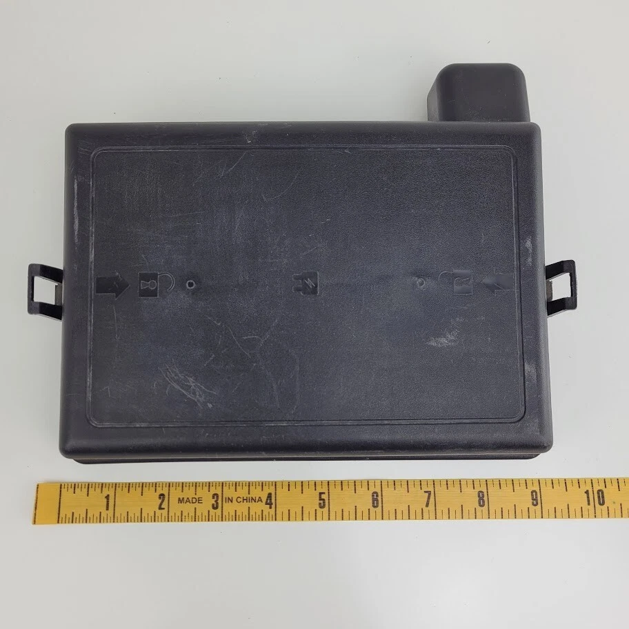 Chevrolet HHR 2006-2008 debajo del capó relé de fusibles tapa cubierta negra OEM Foto 2 de 3