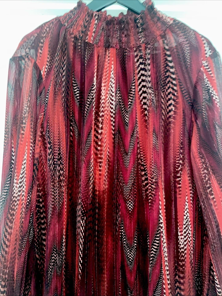 Susan Graver Women's Blouse Set Size 22W  Burgundy Print Sheer Top W/ Solid Tank - Image 2 of 4