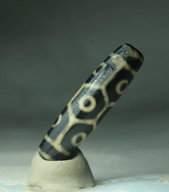 Pre-1800s Indo/Tibetan Old Agate 9 Eye Tortoise Shell Dzi Bead 13*53mm - Image 4 of 4