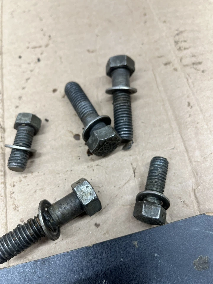 BORG WARNER SUPER T10 4 velocidades transmisión MANUAL eje trasero carcasa pernos de montaje Foto 4 de 4